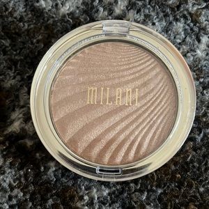 Milani strobelight instant glow powder 02 dayglow